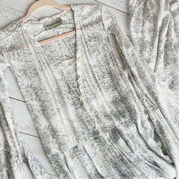 Style Stalker White Print Ruffle Bell Sleeves Lace Up Open Back Boho Dress - Picture 6 of 8